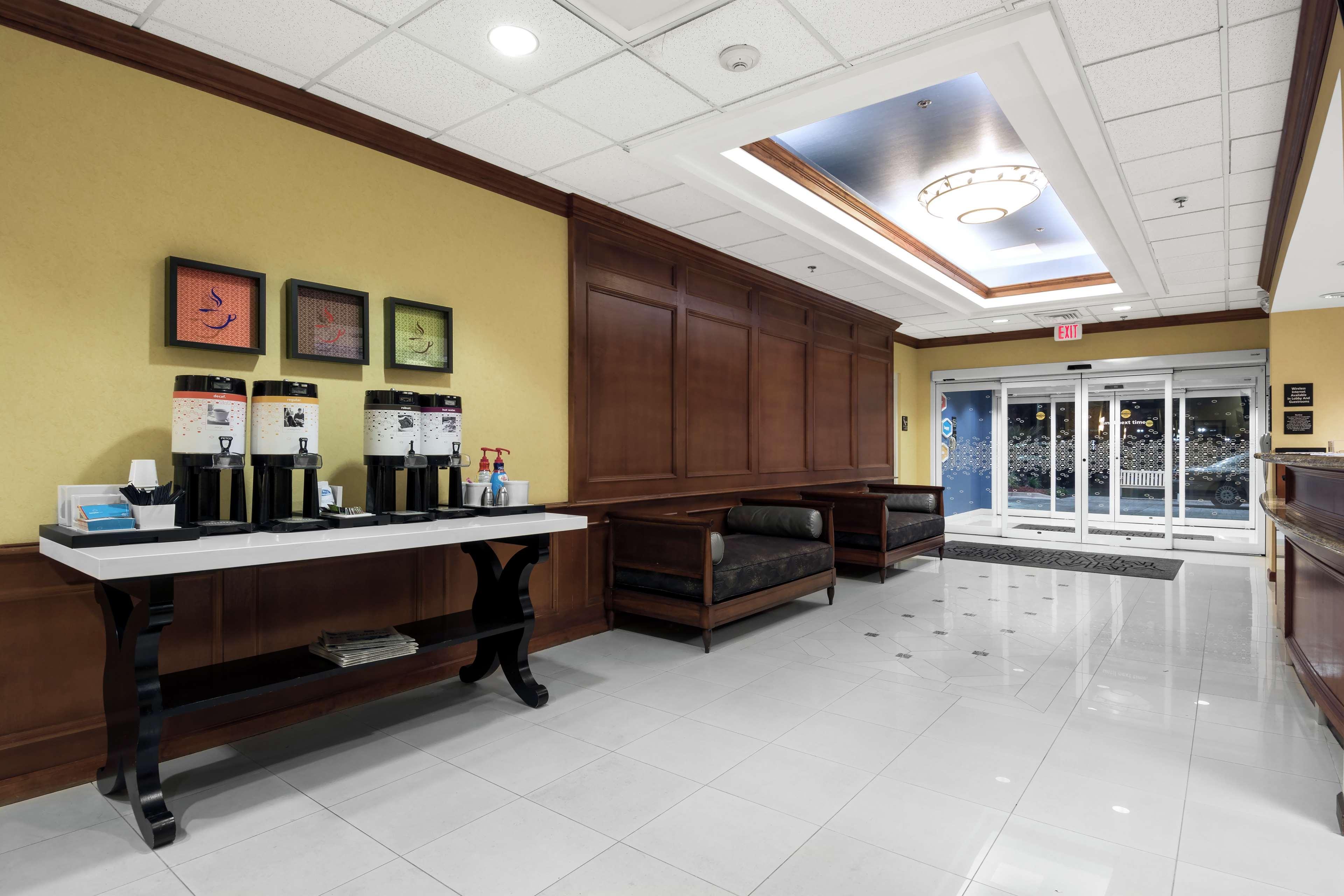 Hampton Inn & Suites Jacksonville Deerwood Park Eksteriør billede