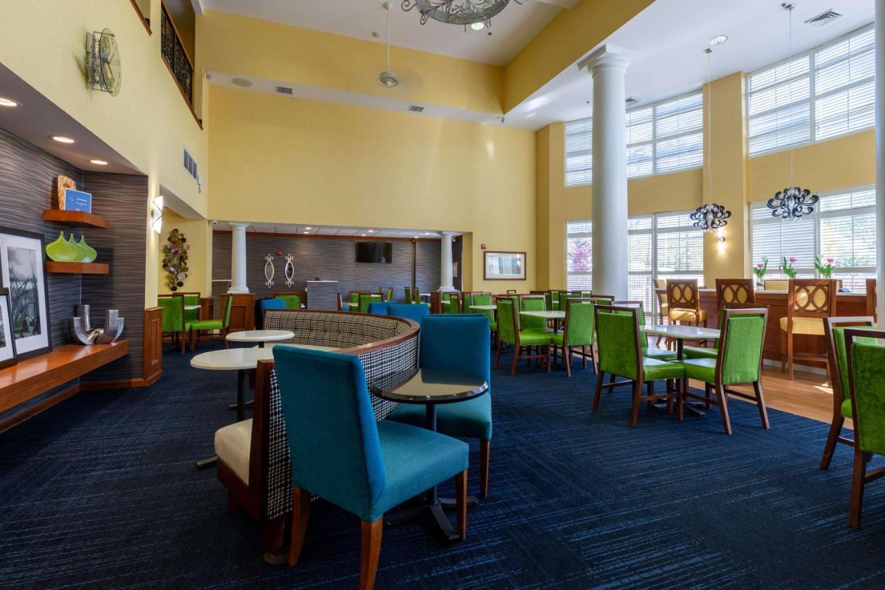 Hampton Inn & Suites Jacksonville Deerwood Park Eksteriør billede